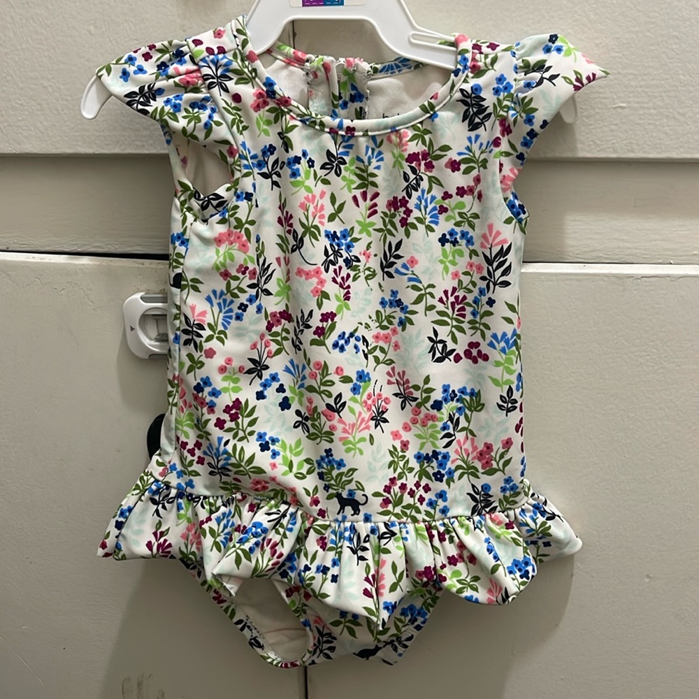 🌈 Baby Gap girl bathing suit Sz 0/6M Black Cat Floral